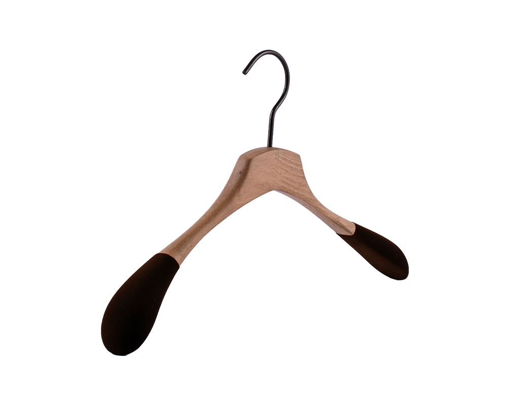 Dreamer woman w velvet shoulder